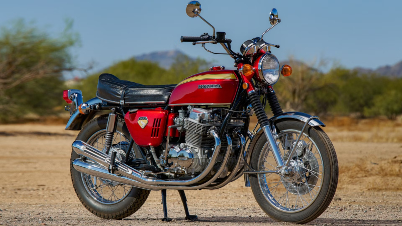 Honda CB750 moto deportiva